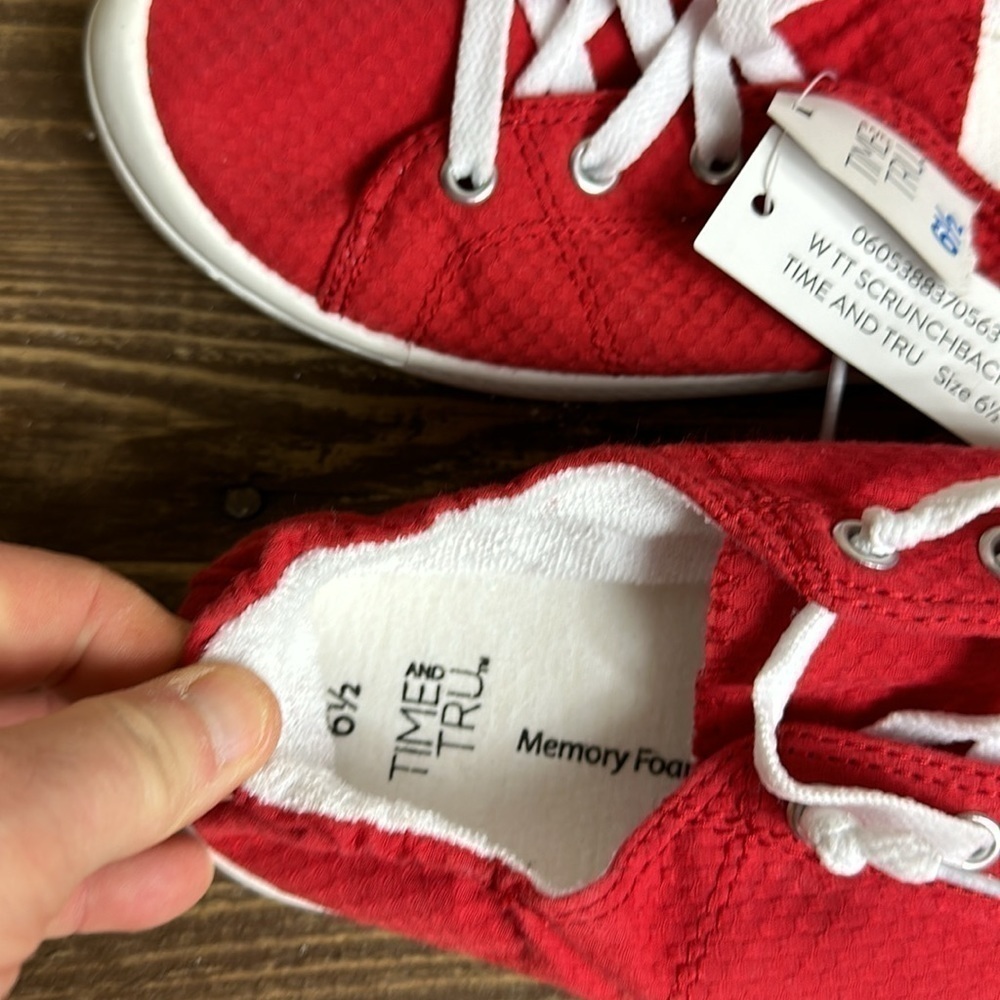 Time & tru red slip on shoes new with tag  6-1/2 memory foam - Picture 3 of 4